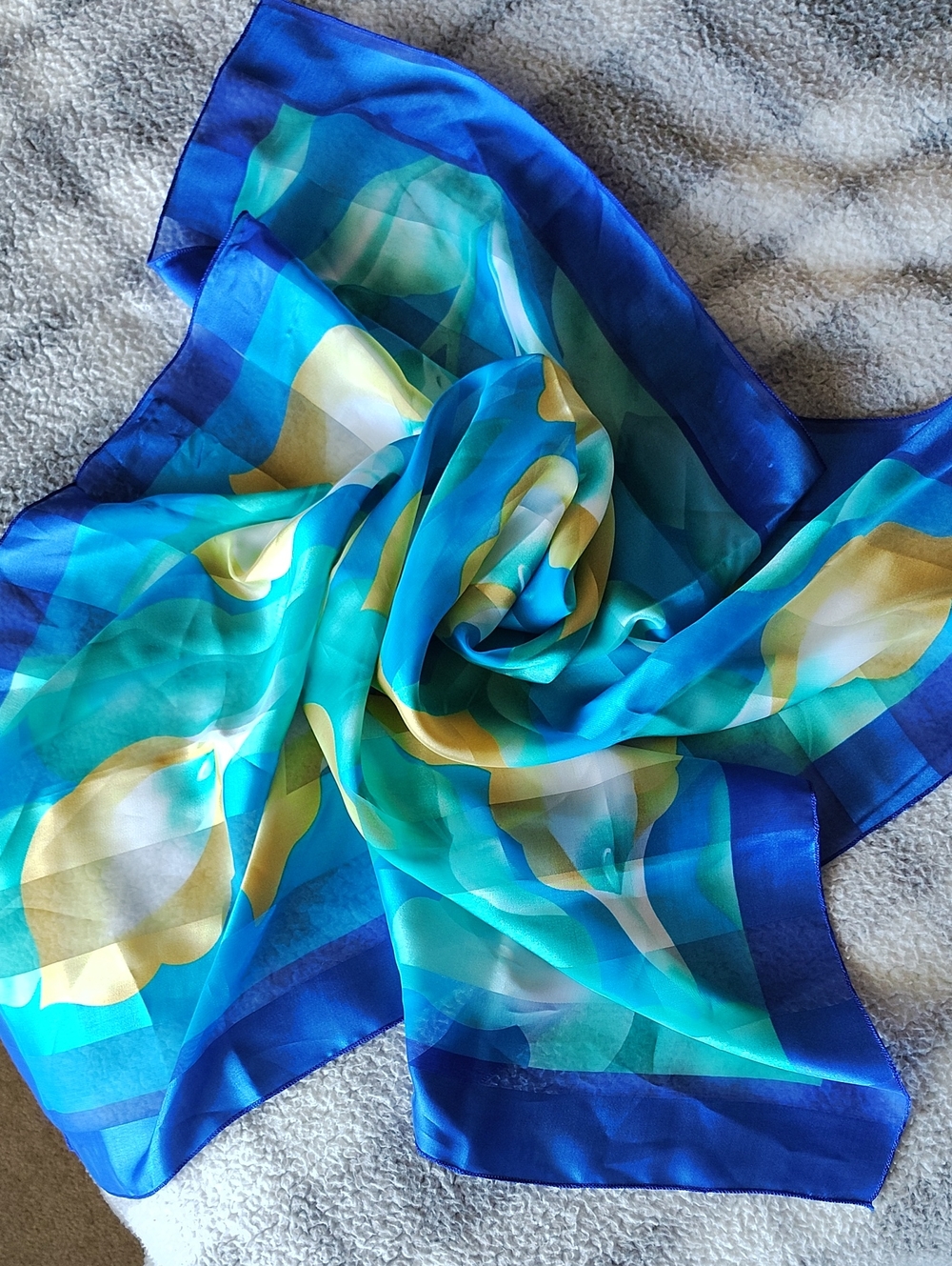 Oversized Scarf 38 X 38 Lilies🧣😍